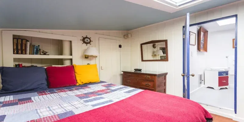 The Captain's Room at the Panama Hotel